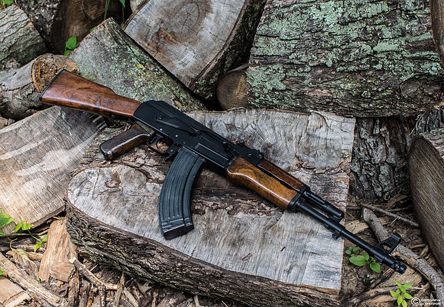 AK-47 vs AR-15 - Battle of the Carbines